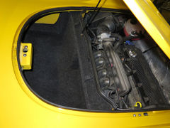 Bild einer Lotus Elise S1 mit später Version des Kofferraums